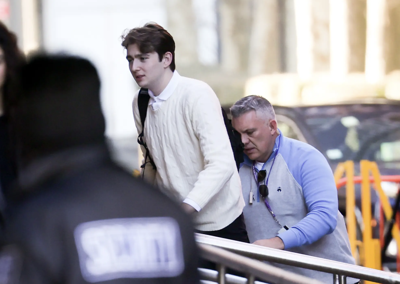 巴伦今日首次返校专注大学生活，老爸川普却忙着挥舞大棒，废掉教育部